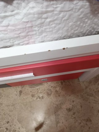 Cama nido blanca y roja