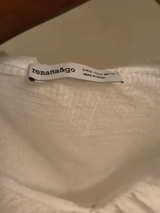 Blusa con volante renatta blanca sin estrenar