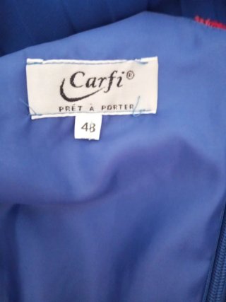 Vestido de fiesta azul con flores