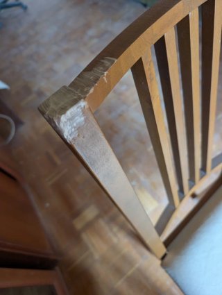 Mesa de comedor de madera con sillas para recoger