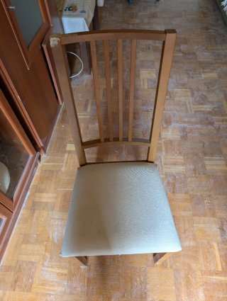 Mesa de comedor de madera con sillas para recoger