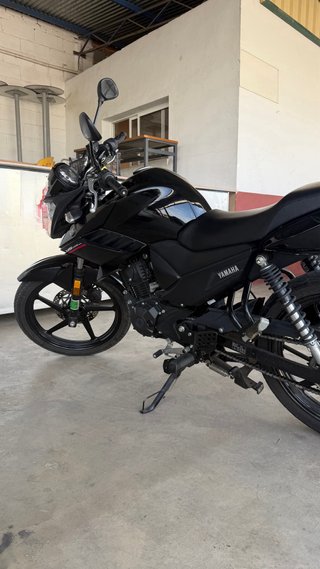 Yamaha YS125 Negra