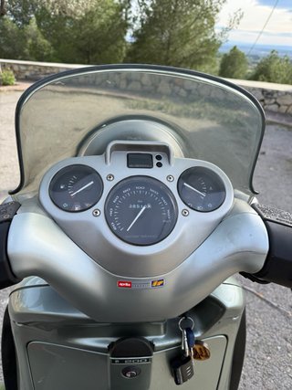 Aprilia Scarabeo 200 Gris