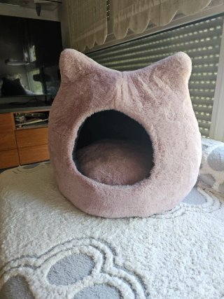 Cama gatito suave rosa.