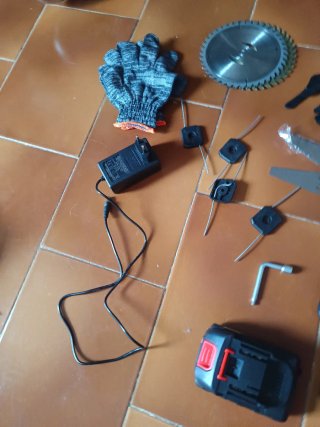 Desbrozadora Inalámbrica + Accesorios
