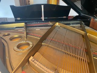Piano de cola August Förster