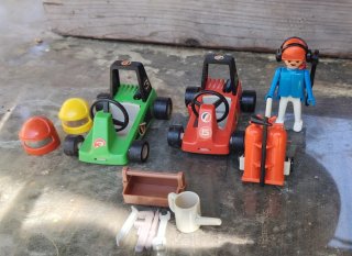 Lote Playmobil: Coches de carreras y accesorios