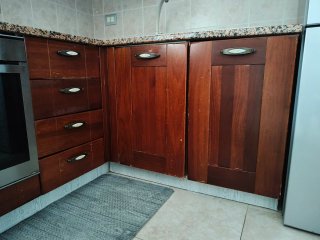 Cucina componibile marrone e argento