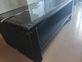 Mesa de exterior cristal y mimbre marrón oscuro