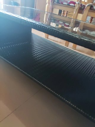 Mesa de exterior cristal y mimbre marrón oscuro