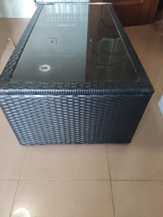 Mesa de exterior cristal y mimbre marrón oscuro