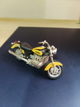 Maqueta Moto Clásica Amarilla
