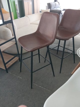 Sgabello in pelle e metallo
