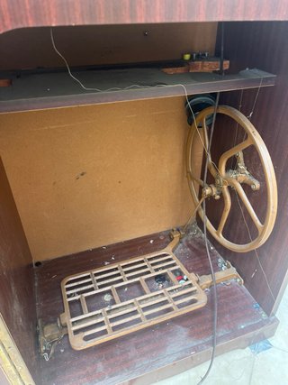 Máquina de coser SINGER antigua modelo 810-Z2 con