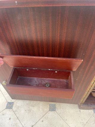 Máquina de coser SINGER antigua modelo 810-Z2 con