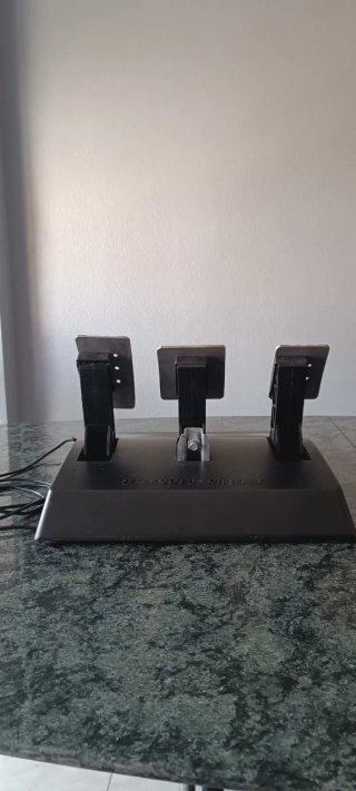 Thrustmaster T300RS + T3PA 3 pedales PS5 PS4 PC