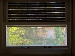 Ventanas antiguas de madera abatibles y guillotina