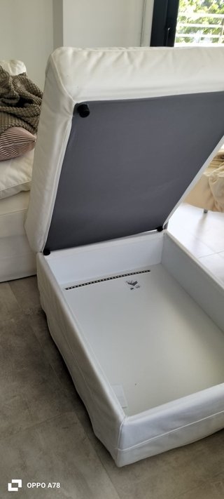 Lote comedor: Mesa, 6 sillas, sofá y 2 reposapiés