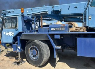 Autogrúa Liebherr LTM 1025