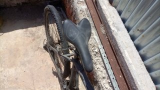 Bicicleta de montaña gris ROCKRIDER