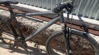 Bicicleta de montaña gris ROCKRIDER