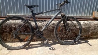 Bicicleta de montaña gris ROCKRIDER