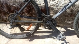 Bicicleta de montaña gris ROCKRIDER