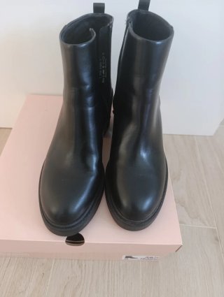 Botines negros a estrenar