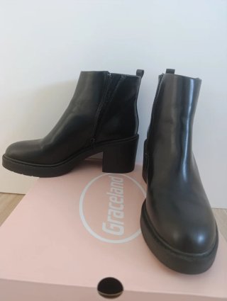 Botines negros a estrenar