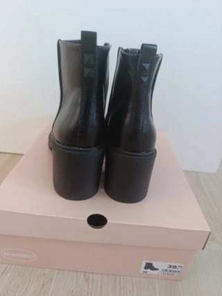 Botines negros a estrenar