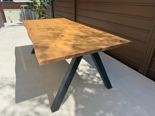 Mesa de comedor madera. Medidas 210 x 78cm.