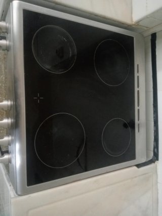 Horno con placa vitrocerámica de inducción