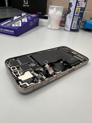 Chasis iPhone 15 Pro con cámaras y batería