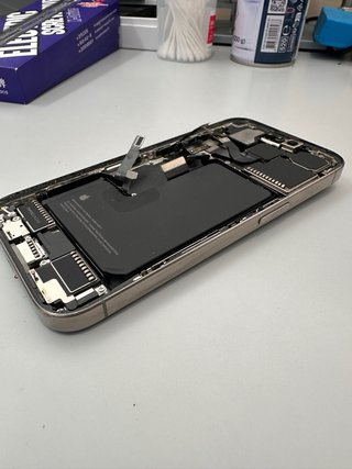 Chasis iPhone 15 Pro con cámaras y batería