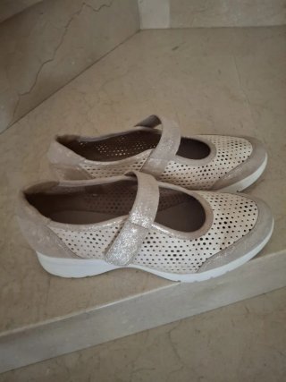 Zapatos planos mujer beige y plateados