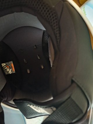Casco Moto Mujer Airoh Blanco y Rosa