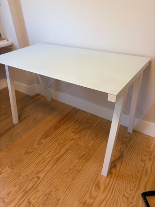 Mesa de escritorio cristal y metal blanca
