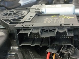 ELEVALUNAS DELANTERO DERECHO VOLVO XC40 D4204T12