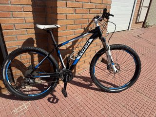 Bicicleta Trek 4700 Negra y Azul
