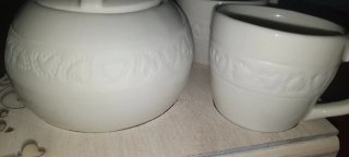 Zuccheriera in ceramica bianca con cuori