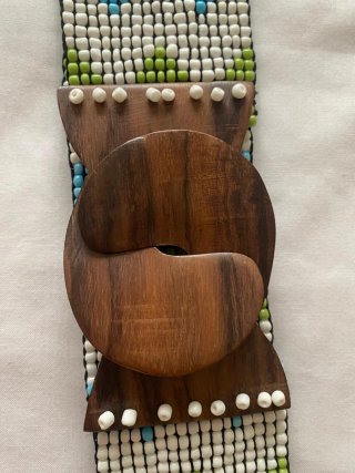 Cinturón artesanal de abalorios