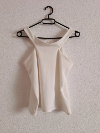 Blusa blanca elegante es talla única pero da una m