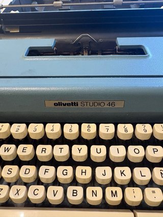 Máquina de escribir Olivetti Studio 46