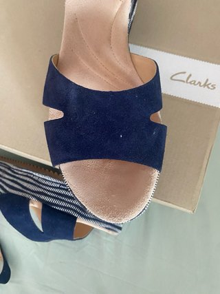 Sandalias cuña Clarks azul y blanco