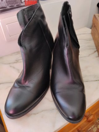 Botines de piel negros