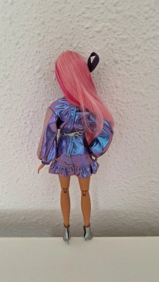 Muñeca Barbie petite articulada