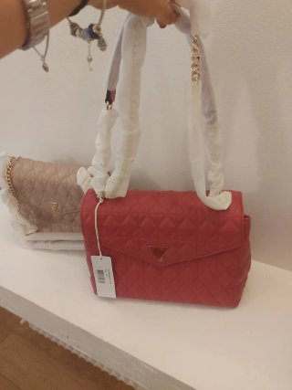 Borsa Guess tracolla trapuntata