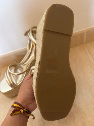 Sandalias doradas plataforma BUONARROTI