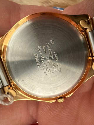 Reloj Casio Dorado y Blanco