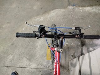 Bicicleta de montaña roja Canyon